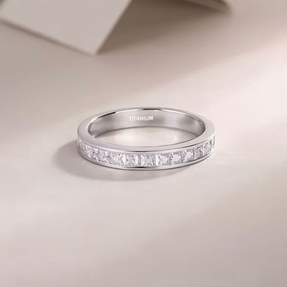 💙 Elegant Silver Swarovski Crystal Eternity Band Ring 💙 - Picture 5 of 9